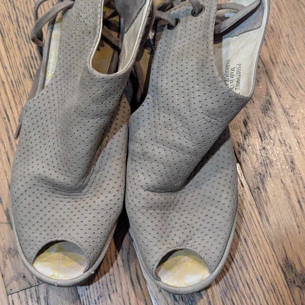 Fly London beige wedge 39